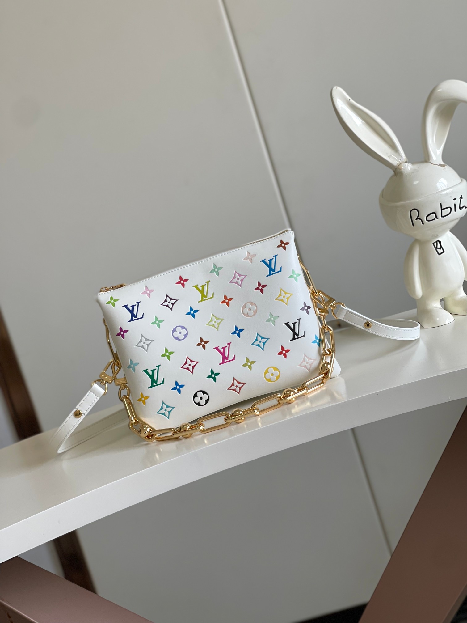 【海原外‬单 独实家‬拍】163芯片 M13233
本款 Coussin 小号手袋出自路易威登 x 村上