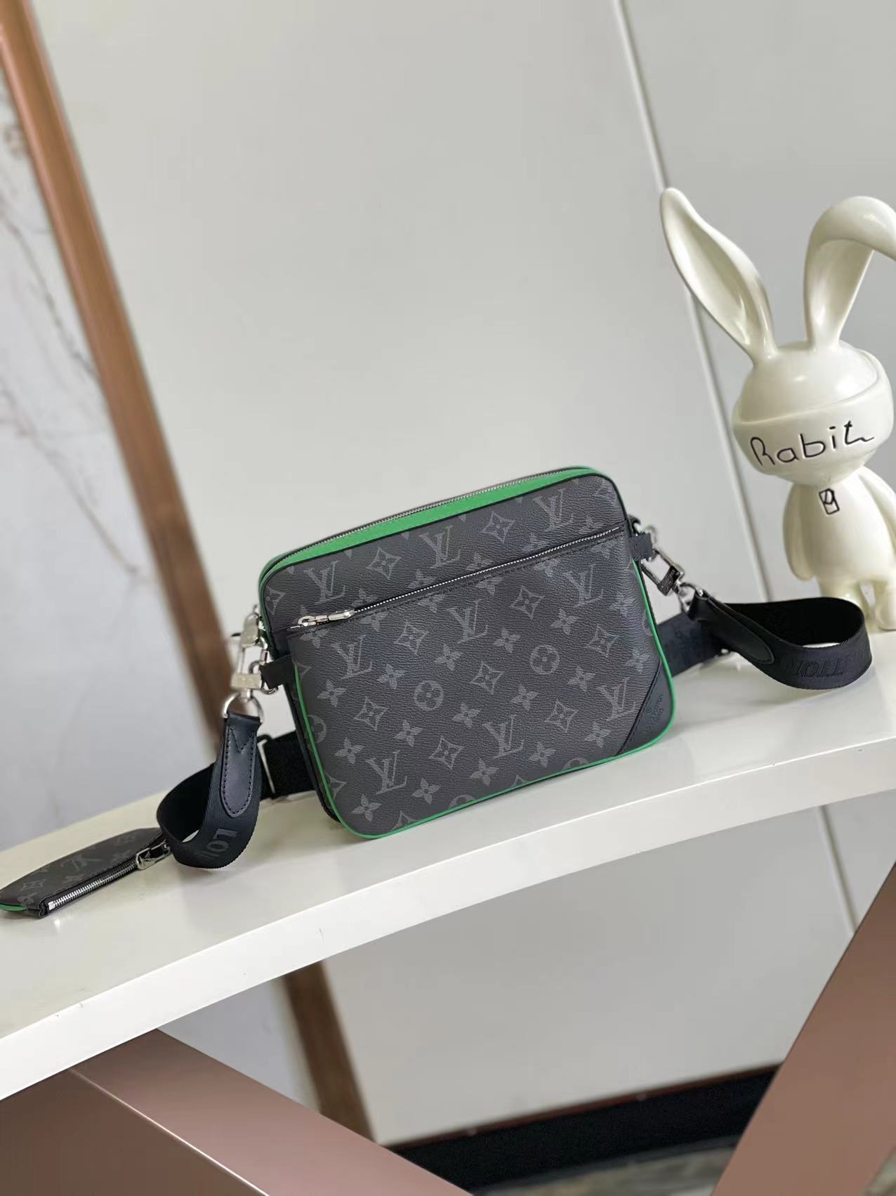 LOUIS VUITTON レザー手袋 サイズ6 LOUIS VUITTON LV × YK OnTheGo MM Hand Bag Monogram 3D Dots