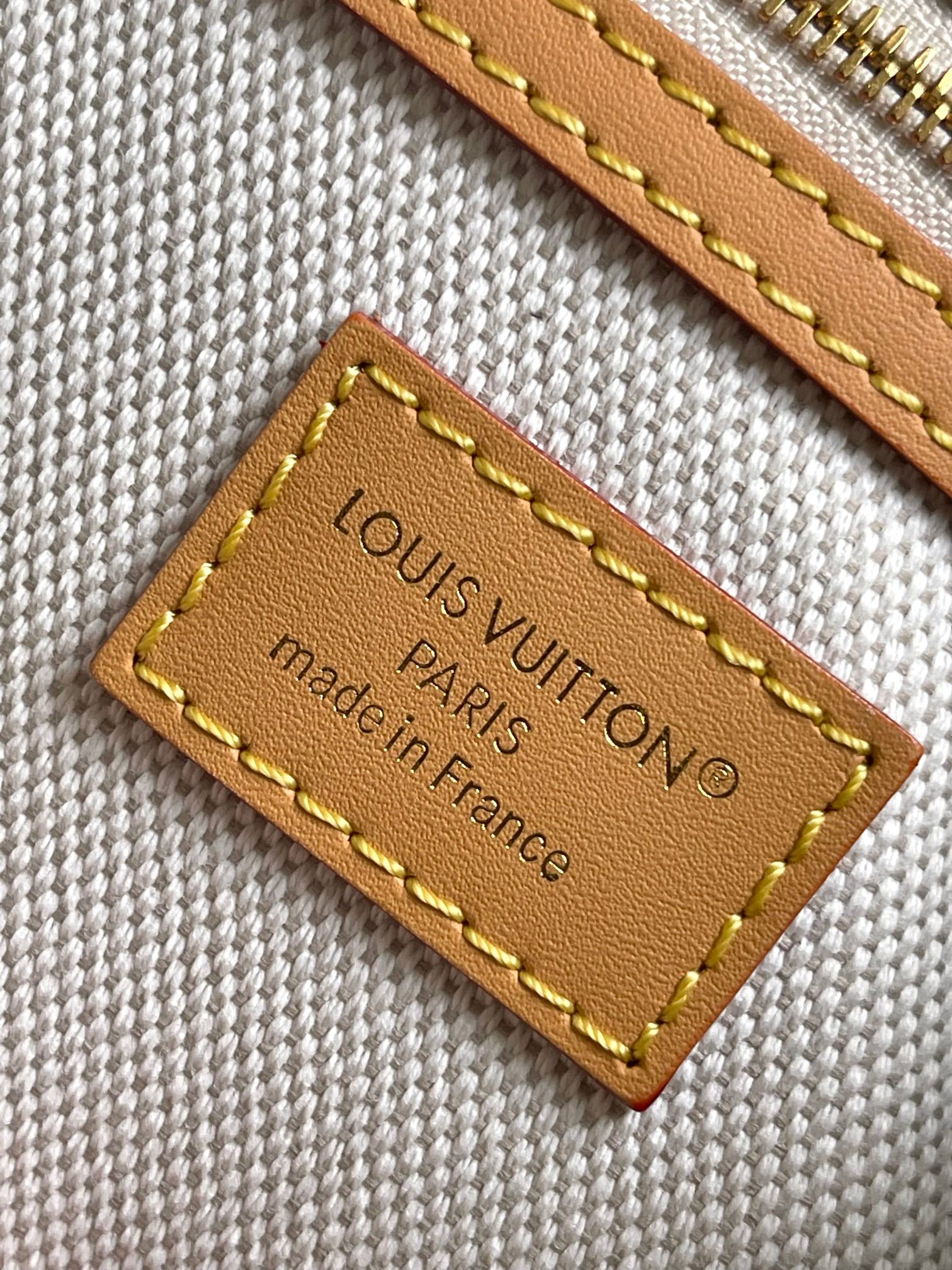 p680。【海原外‬单 独实家‬拍】半钢163芯片【LV METIS 手袋】M27181绿色 本款 Monogram 帆布打造的 M&eacute;tis 以自我态度实践承诺。 M&eacute;tis 手袋着重线条与轮廓，它既具备了现代手袋所需的多功能性，又继承了路易威登传统的优雅迷人。 可脱卸肩带，可以用来手提、手挽或是肩背。 

尺寸48x36x12cm