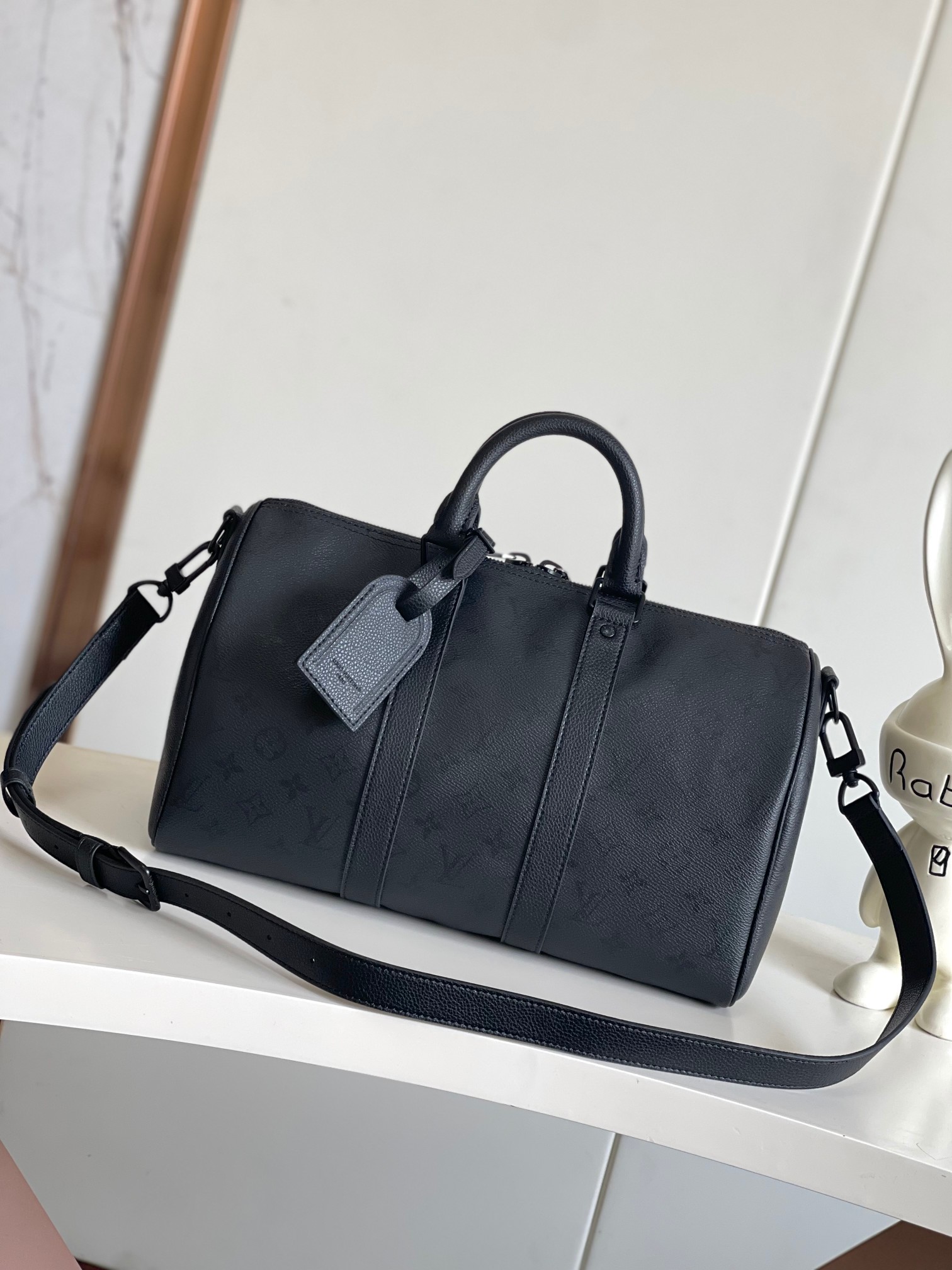P470 [Haiyuan Foreign Order Dushi Home Photo] M28370 negro semi-acero 163 chip Bolsa de viaje de 35 cm bolsa de almohad…