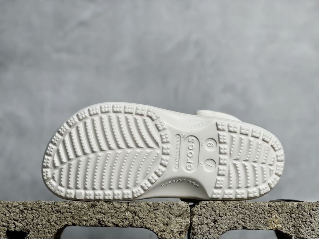100 Crocs 卡骆驰 明星上脚同款 经夏季经典两用沙滩洞洞鞋 凉鞋拖鞋 透明防水袋包装
