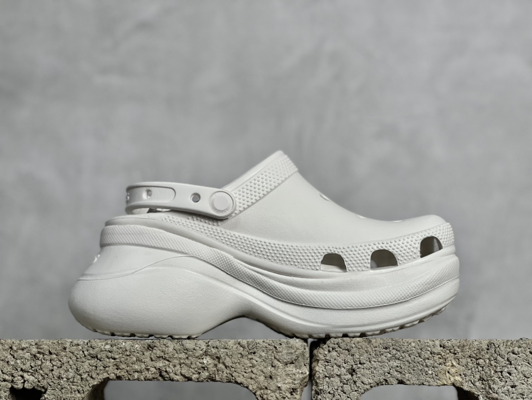 120  Crocs卡骆驰Classic clog小鲸鱼复古克骆格舒适时尚 洞洞凉鞋   透明防水袋包装