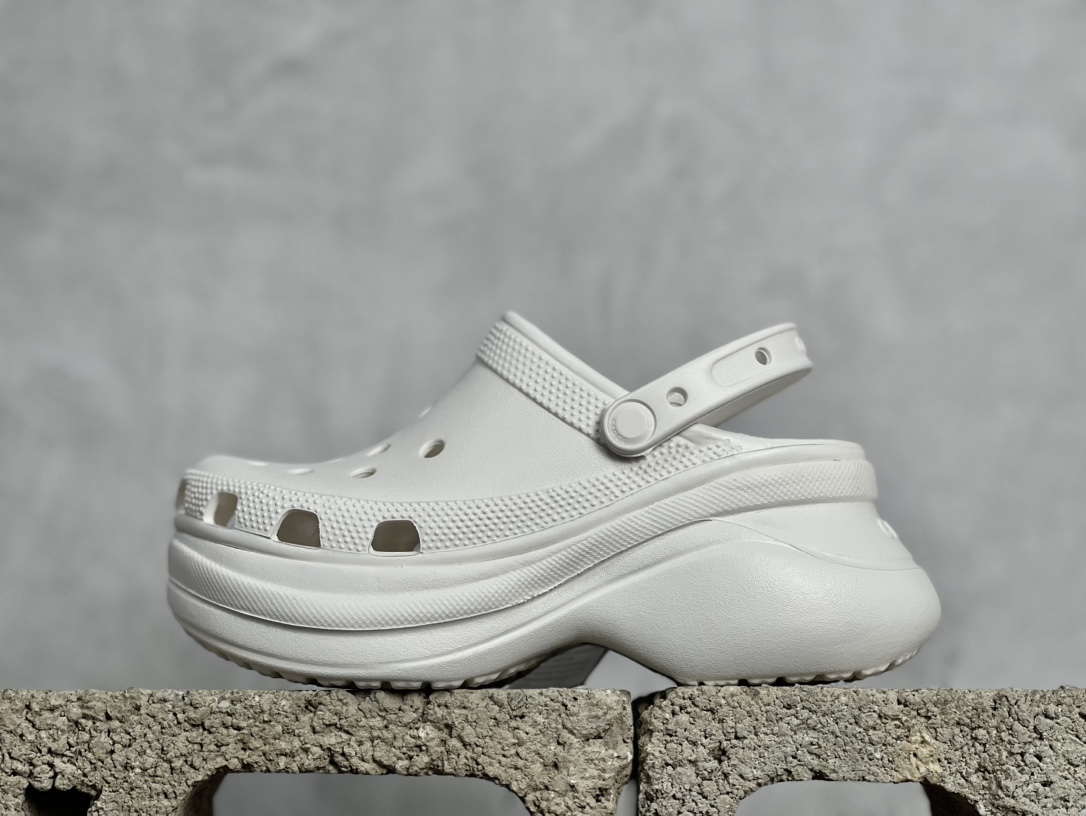 120  Crocs卡骆驰Classic clog小鲸鱼复古克骆格舒适时尚 洞洞凉鞋   透明防水袋包装