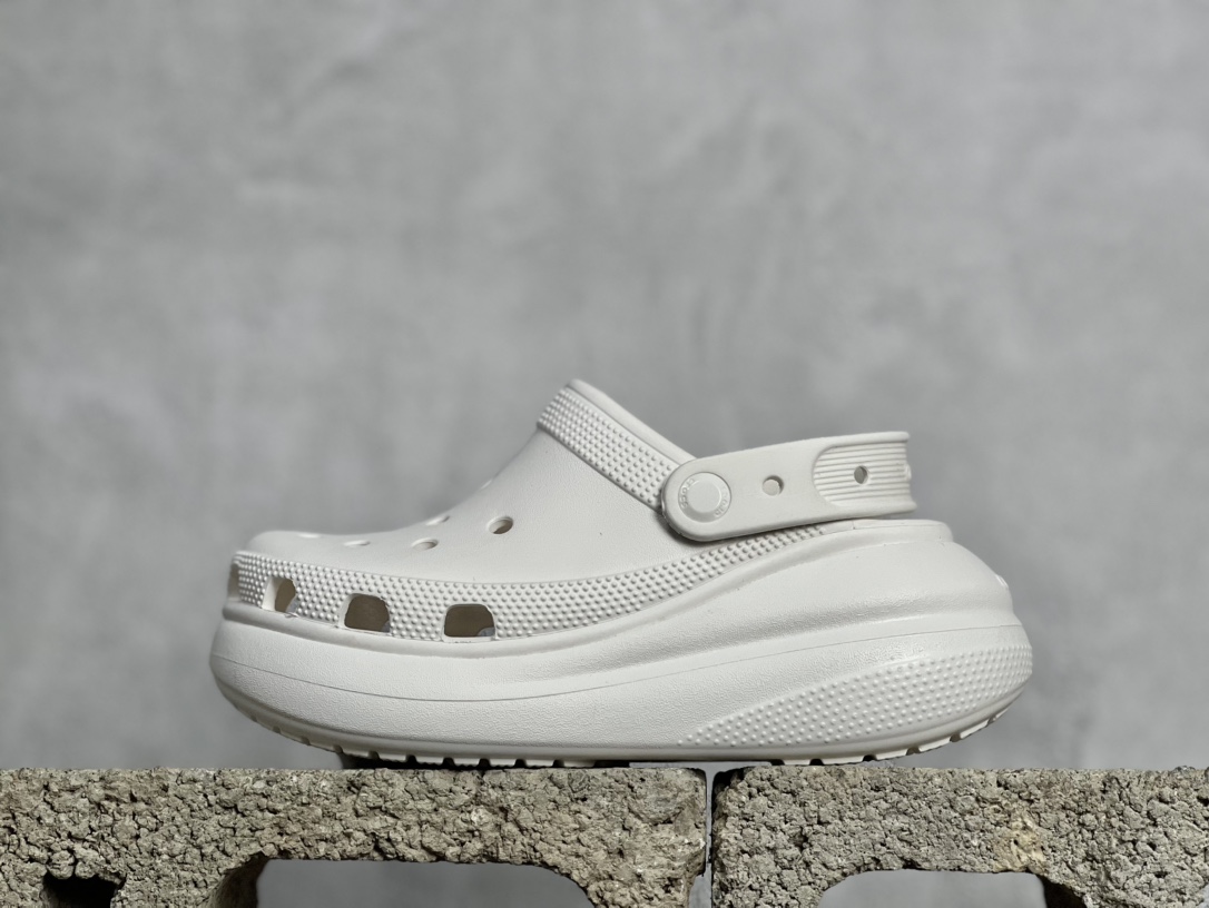 120  Crocs 卡骆驰 明星上脚同款 经夏季两用沙滩洞洞鞋 凉鞋拖鞋 泡芙款透明防水袋包装