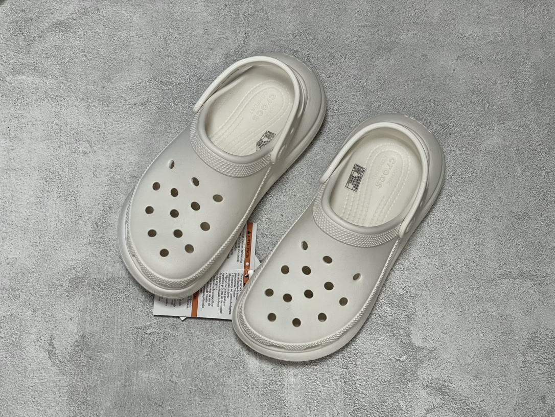 120  Crocs 卡骆驰 明星上脚同款 经夏季两用沙滩洞洞鞋 凉鞋拖鞋 泡芙款透明防水袋包装