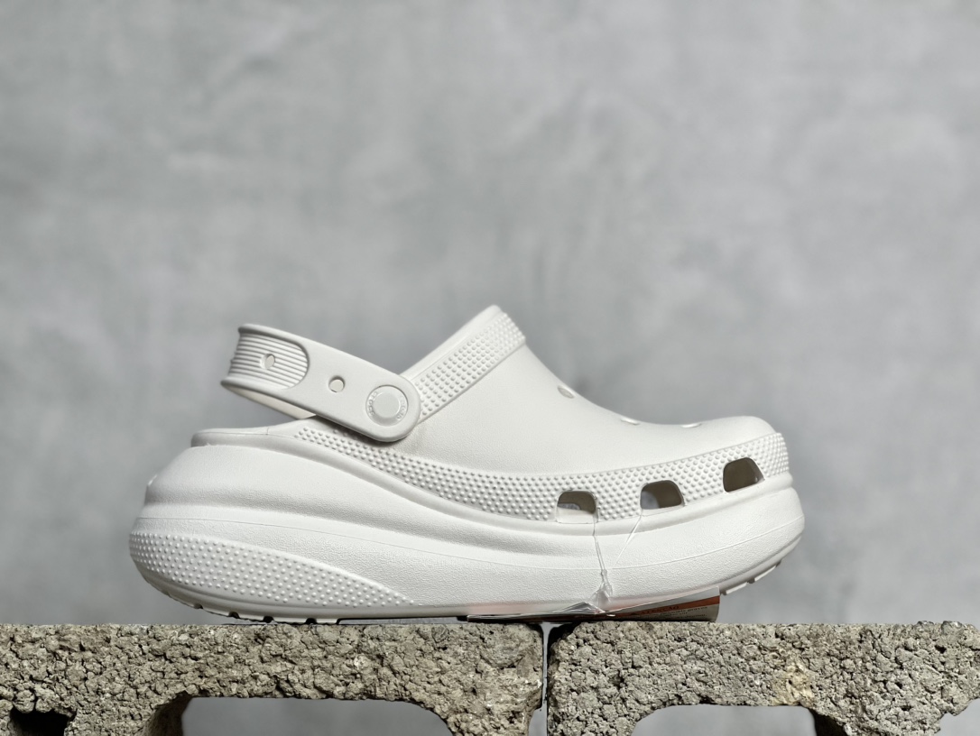 120  Crocs 卡骆驰 明星上脚同款 经夏季两用沙滩洞洞鞋 凉鞋拖鞋 泡芙款透明防水袋包装