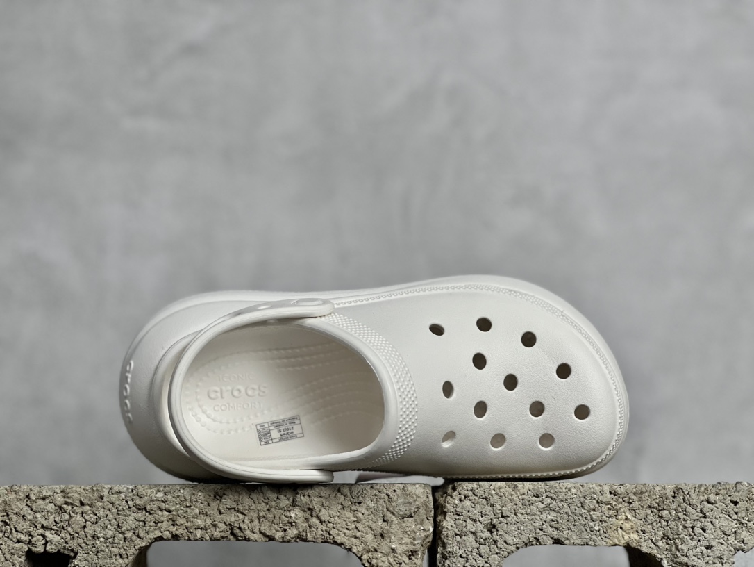 120  Crocs 卡骆驰 明星上脚同款 经夏季两用沙滩洞洞鞋 凉鞋拖鞋 泡芙款透明防水袋包装