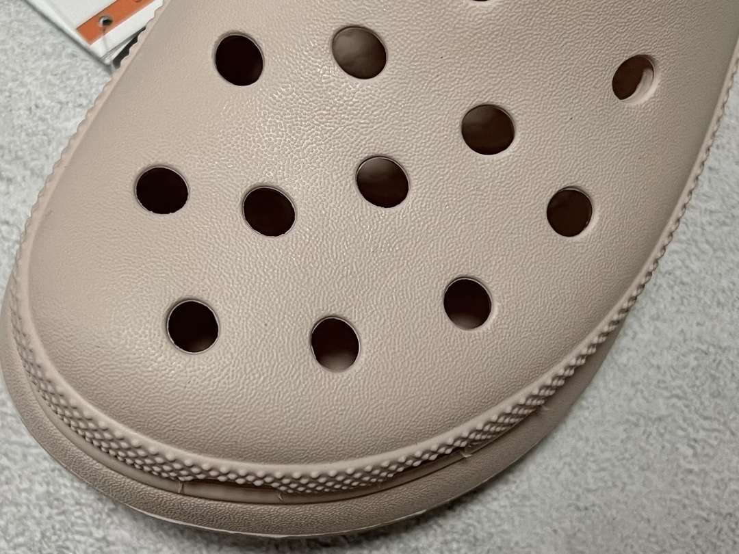 120  Crocs 卡骆驰 明星上脚同款 经夏季两用沙滩洞洞鞋 凉鞋拖鞋 泡芙款 石英粉 透明防水袋包装