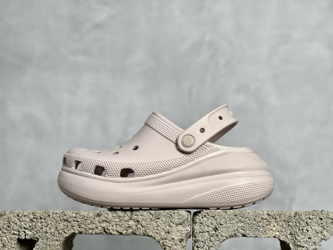 120  Crocs 卡骆驰 明星上脚同款 经夏季两用沙滩洞洞鞋 凉鞋拖鞋 泡芙款 石英粉 透明防水袋包装