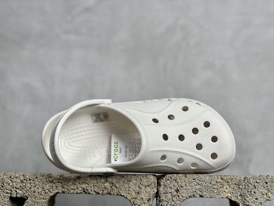 100  Crocs卡骆驰Classic clog透气洞洞运动凉鞋 明星贝雅 经夏季经典两用沙滩洞洞鞋 凉鞋拖鞋 透明防水袋包装