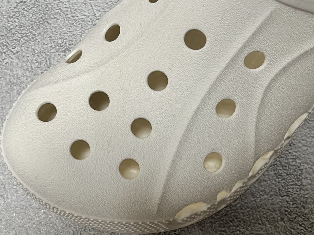 100  Crocs卡骆驰Classic clog透气洞洞运动凉鞋 明星贝雅 经夏季经典两用沙滩洞洞鞋 凉鞋拖鞋 透明防水袋包装