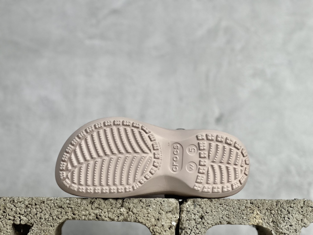 110 Crocs卡骆驰Classic clog 经典云朵 克骆格复古沙滩洞洞鞋 石英粉 透明防水袋包装