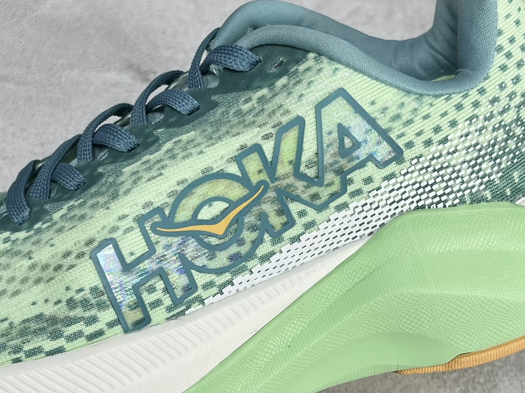 HOKAONEONEUROCKETX2耐磨透气低帮跑步鞋使用PEBA超临界发泡泡棉中底能量回馈效率较上一