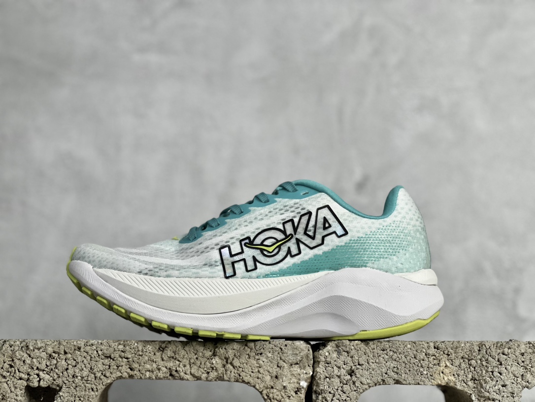 HOKAONEONEUROCKETX2耐磨透气低帮跑步鞋使用PEBA超临界发泡泡棉中底能量回馈效率较上一