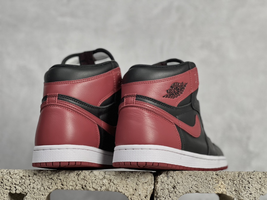 福利AirJordan1RetroHighOGBannedAJ1禁穿乔1黑红高帮篮球鞋555088-00