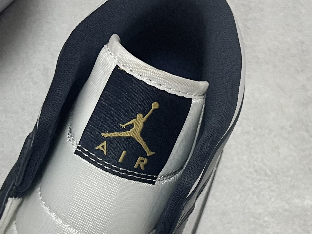 性价比AirJordan1Mid黑曜石中帮系列全新批次原装原模大底全鞋原厂定制皮料手感细腻正确折边工艺完