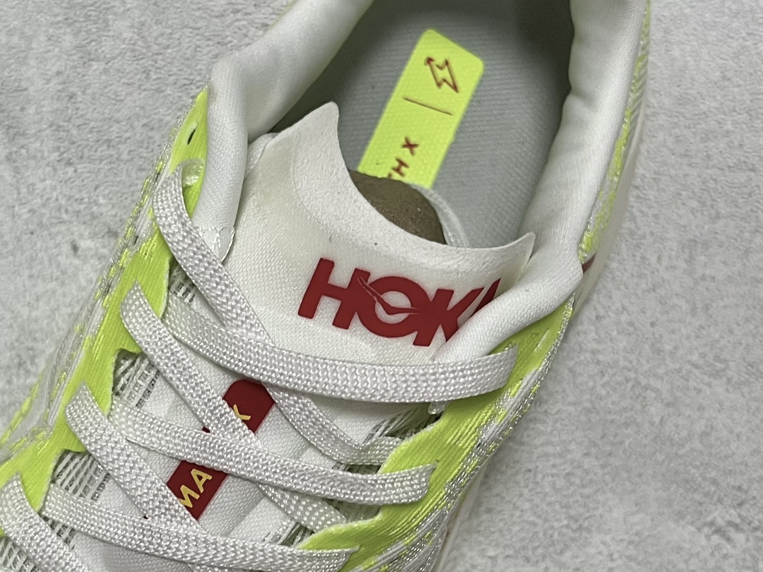 HokaOneOneRocketX竞速系列超轻弹透气跑鞋LCW#全新的RocketX2上终于摒弃了传统的