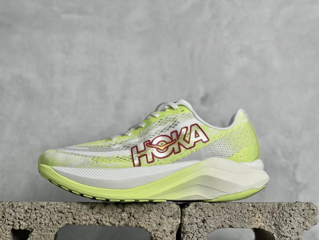 HokaOneOneRocketX竞速系列超轻弹透气跑鞋LCW#全新的RocketX2上终于摒弃了传统的