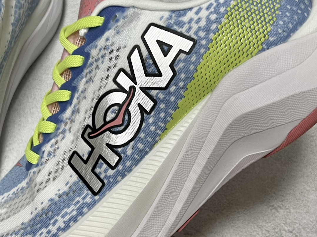 HokaOneOneRocketX竞速系列超轻弹透气跑鞋DLL#全新的RocketX2上终于摒弃了传统的