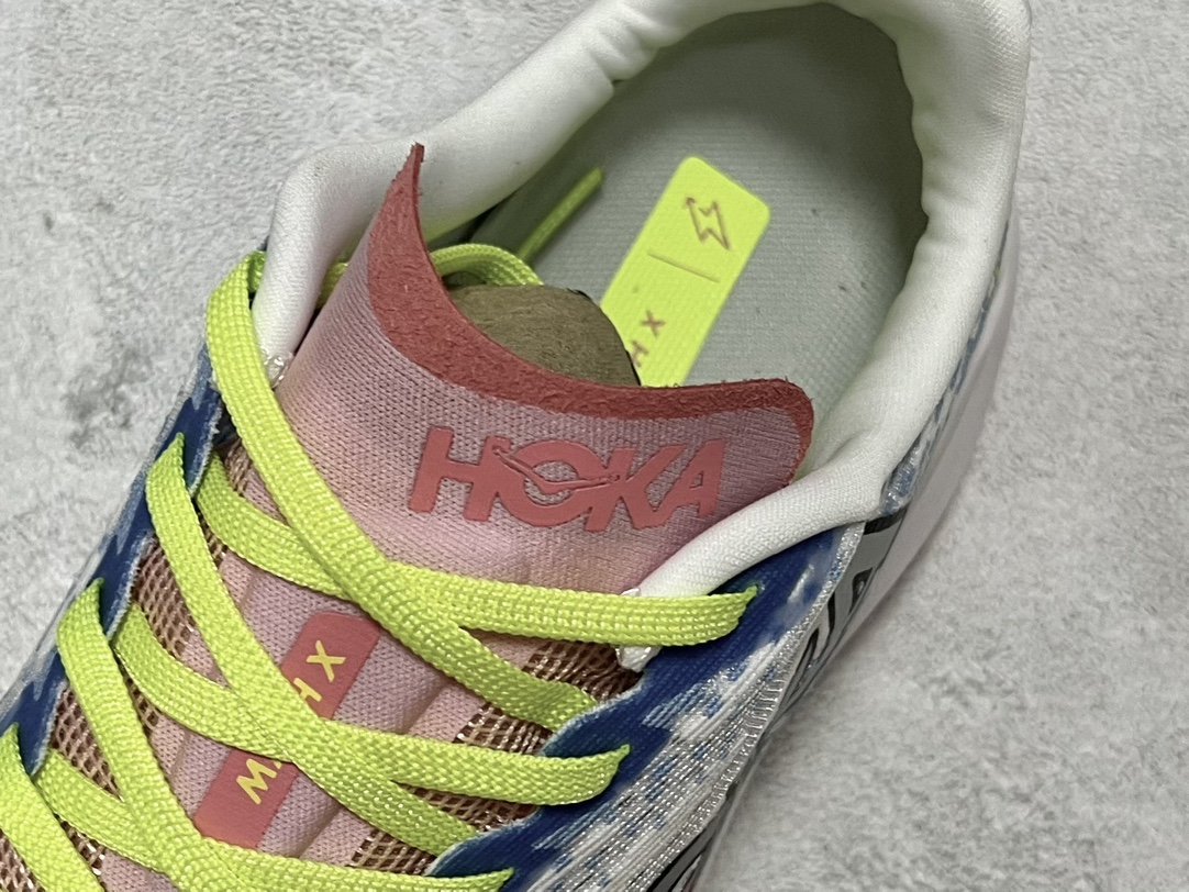 HokaOneOneRocketX竞速系列超轻弹透气跑鞋DLL#全新的RocketX2上终于摒弃了传统的