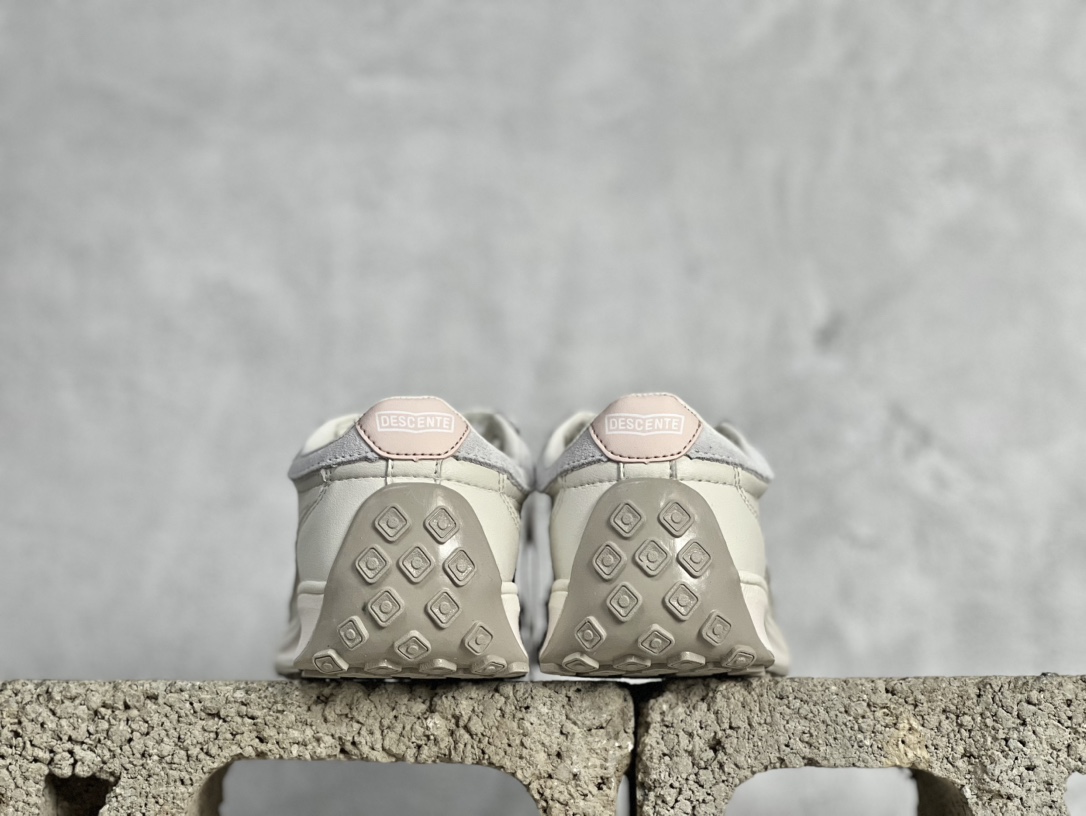 迪桑特DESCENTE系带舒适百搭防滑耐磨低帮生活休闲鞋 米色 SO323LCR78-CRPK