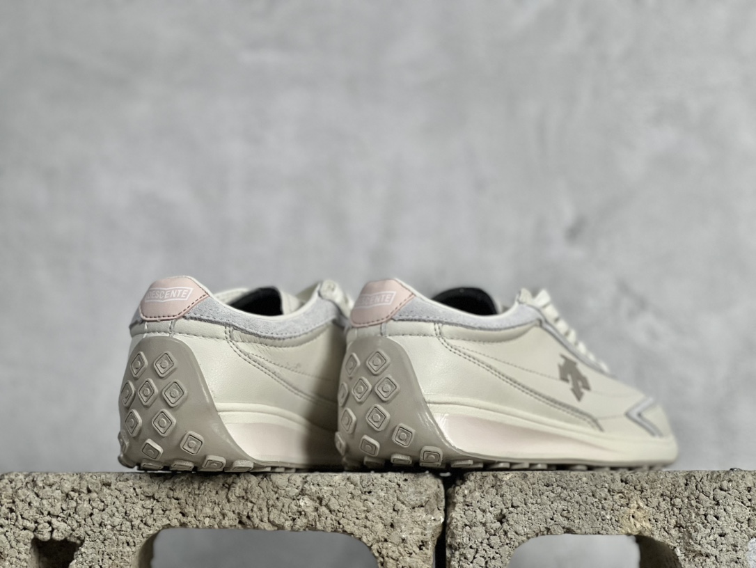 迪桑特DESCENTE系带舒适百搭防滑耐磨低帮生活休闲鞋 米色 SO323LCR78-CRPK