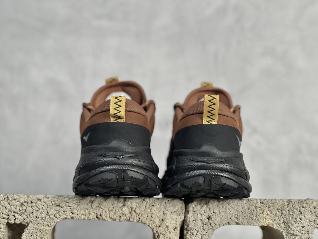 HK版HOKAONEONETorSummit棕色托亚复古户外机能潮流功能鞋鞋子采用细腻牛皮革包围外圈挡泥