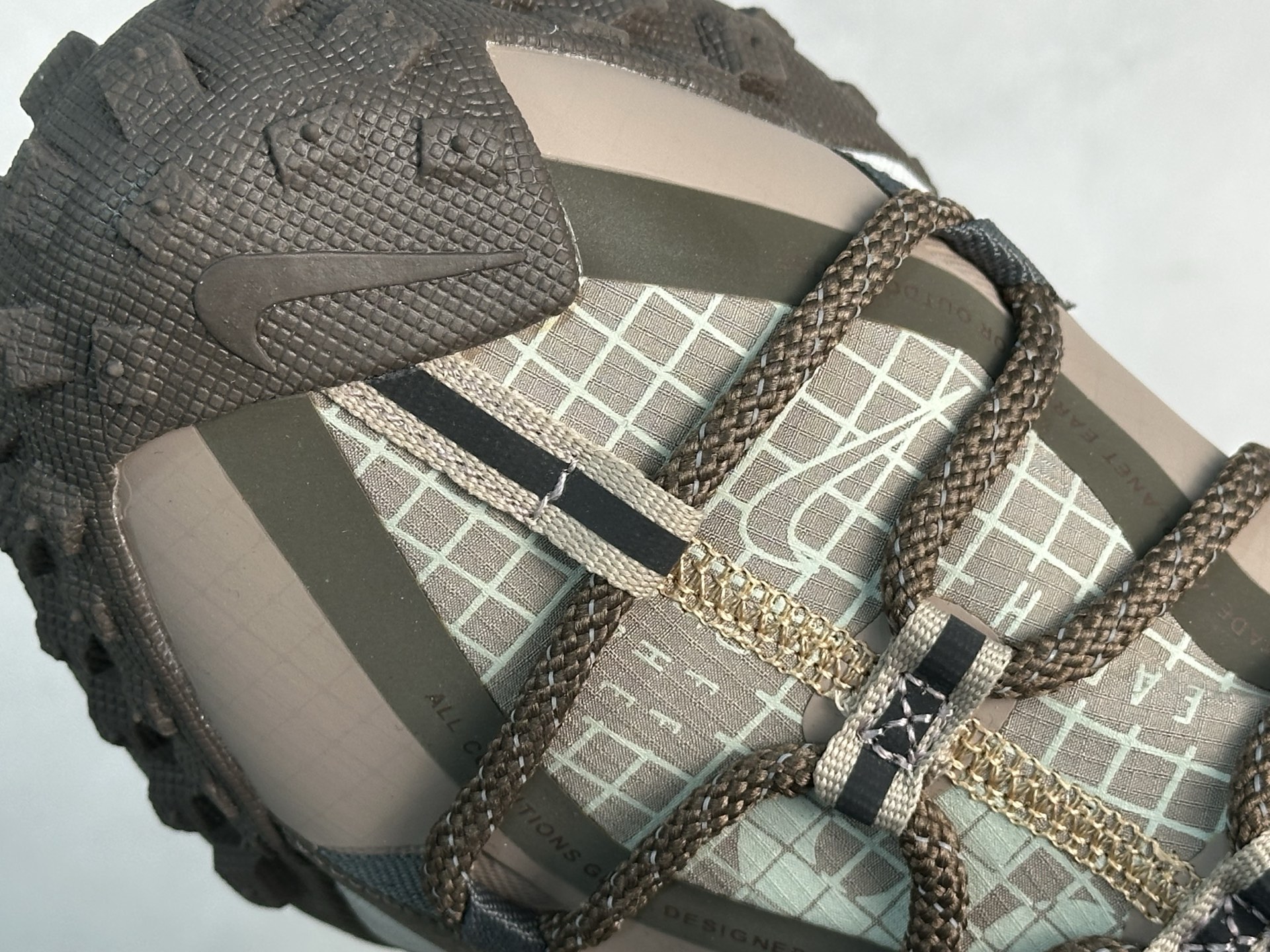 Nk ACG Mountain Fly Low GTX SE 户外登山运动鞋 DX6675-100