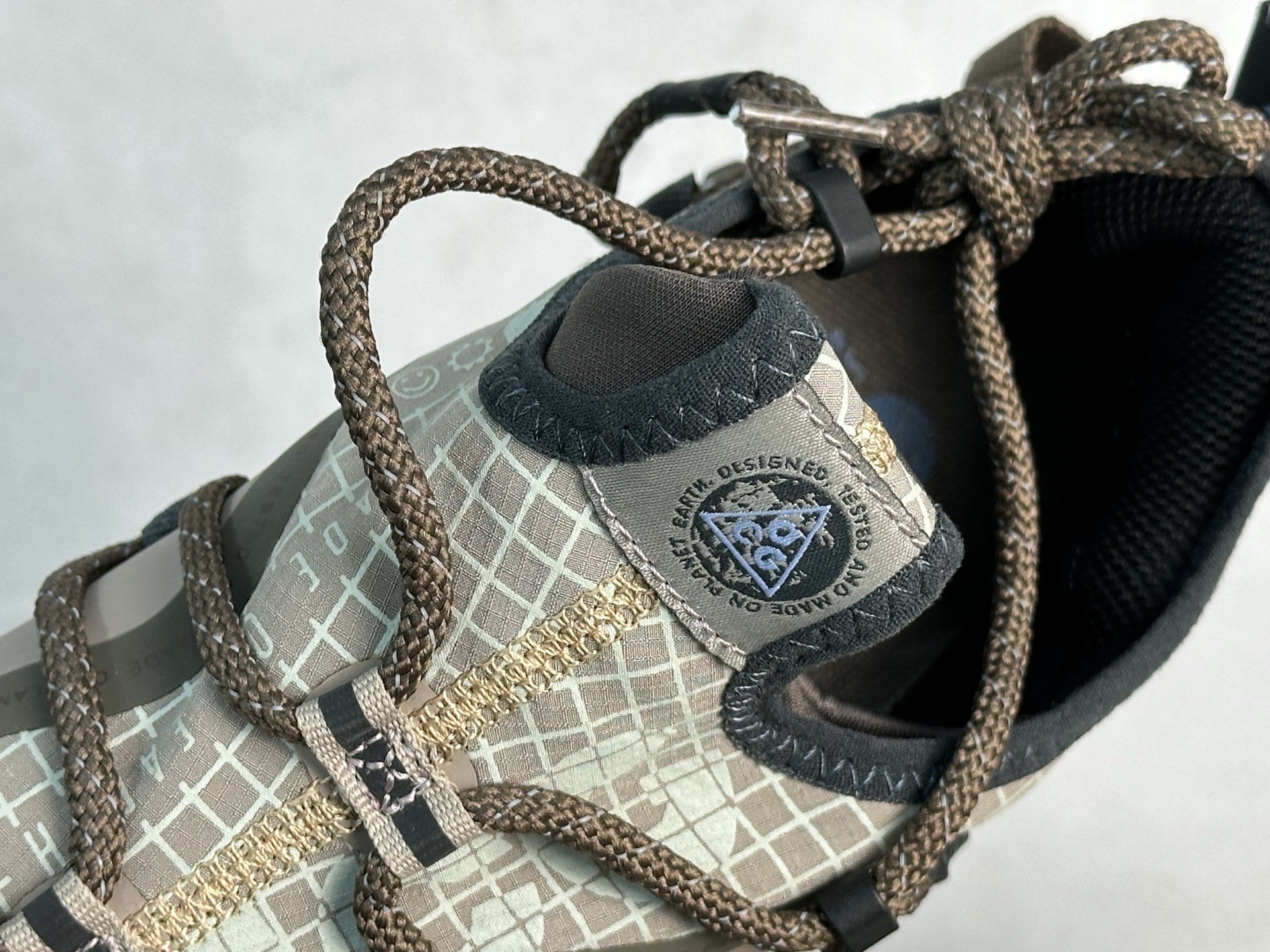 Nk ACG Mountain Fly Low GTX SE 户外登山运动鞋 DX6675-100