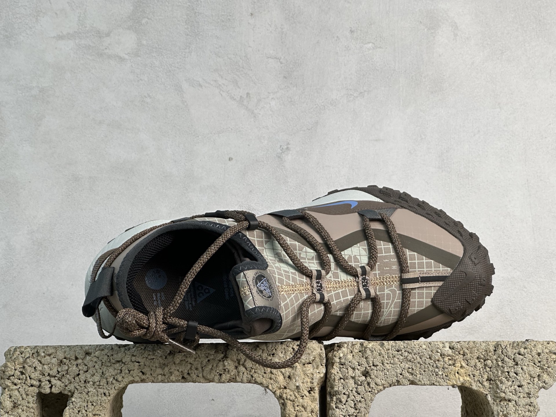 Nk ACG Mountain Fly Low GTX SE 户外登山运动鞋 DX6675-100