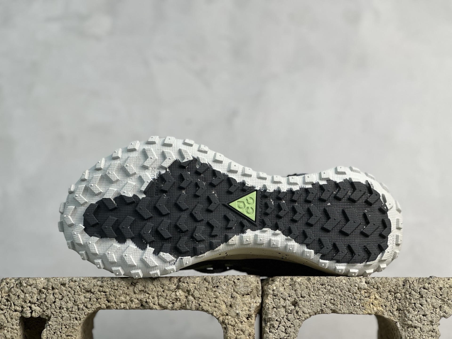 Nk ACG Mountain Fly Low GTX SE 户外登山运动鞋 DD2861-008-莆田鞋,莆田鞋货源,高仿鞋,高仿鞋货源,安福档口,莆田高仿鞋,莆田鞋批发,高仿鞋批发,莆田高仿运动鞋,高仿运动鞋,莆田运动鞋 Nk ACG Mountain Fly Low GTX SE 户外登山运动鞋 DD2861-008