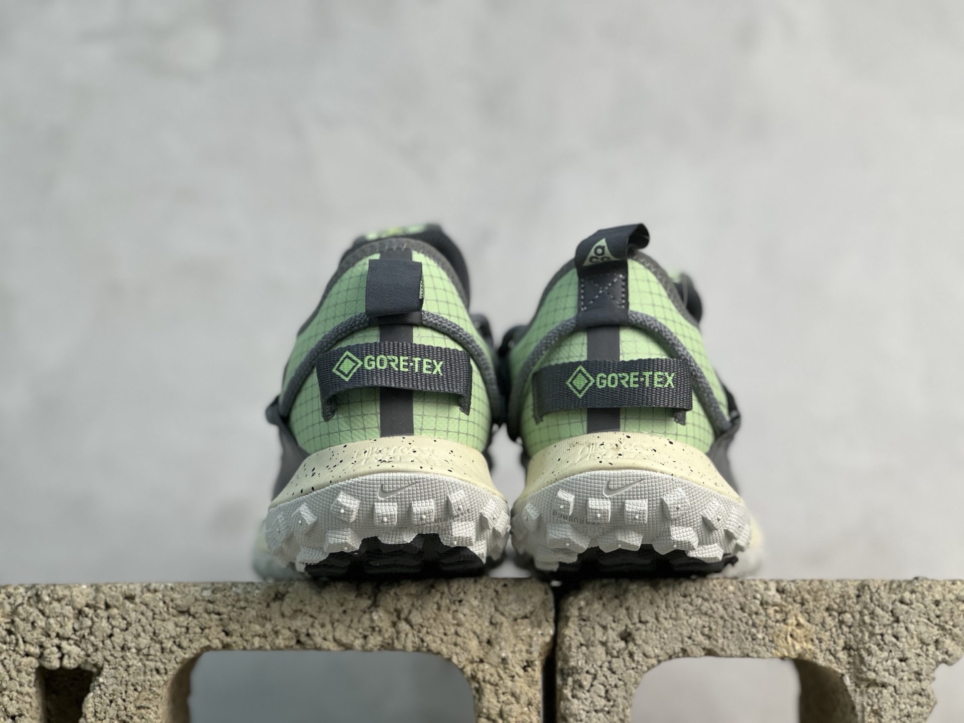 Nk ACG Mountain Fly Low GTX SE 户外登山运动鞋 DD2861-008-莆田鞋,莆田鞋货源,高仿鞋,高仿鞋货源,安福档口,莆田高仿鞋,莆田鞋批发,高仿鞋批发,莆田高仿运动鞋,高仿运动鞋,莆田运动鞋 Nk ACG Mountain Fly Low GTX SE 户外登山运动鞋 DD2861-008