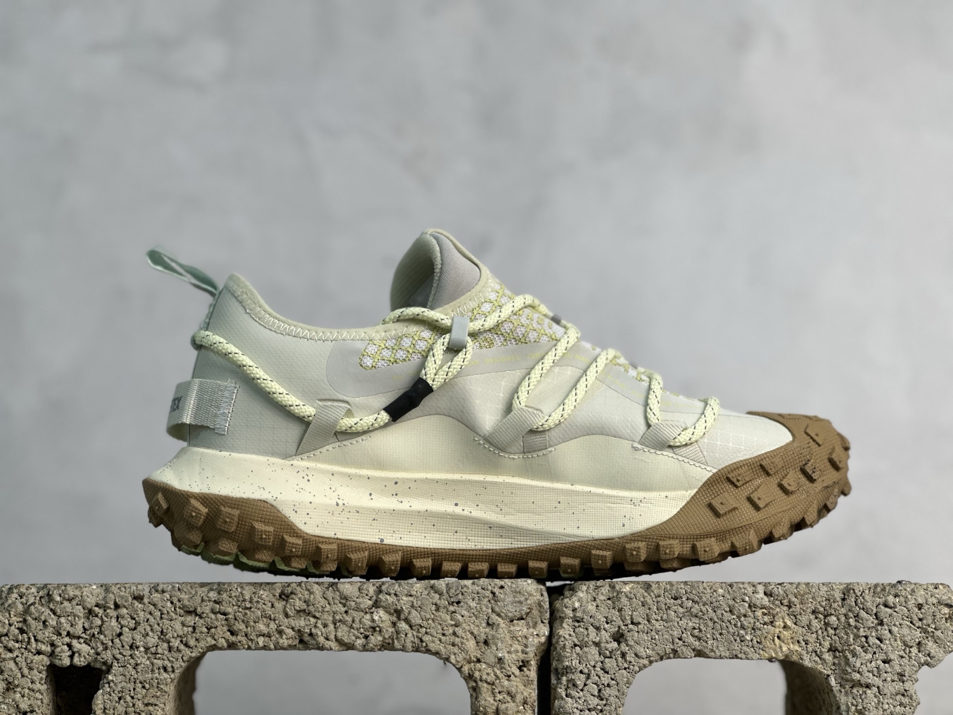 Nk ACG Mountain Fly Low GTX SE 户外登山运动鞋 DD2861-002-莆田鞋,莆田鞋货源,高仿鞋,高仿鞋货源,安福档口,莆田高仿鞋,莆田鞋批发,高仿鞋批发,莆田高仿运动鞋,高仿运动鞋,莆田运动鞋 Nk ACG Mountain Fly Low GTX SE 户外登山运动鞋 DD2861-002