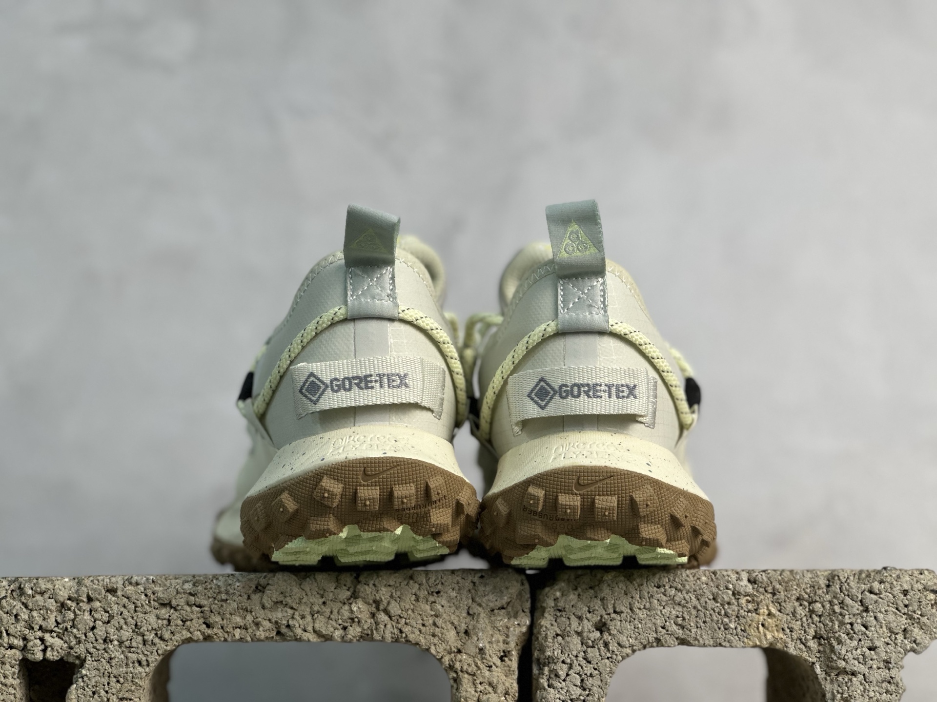 Nk ACG Mountain Fly Low GTX SE 户外登山运动鞋 DD2861-002-莆田鞋,莆田鞋货源,高仿鞋,高仿鞋货源,安福档口,莆田高仿鞋,莆田鞋批发,高仿鞋批发,莆田高仿运动鞋,高仿运动鞋,莆田运动鞋 Nk ACG Mountain Fly Low GTX SE 户外登山运动鞋 DD2861-002