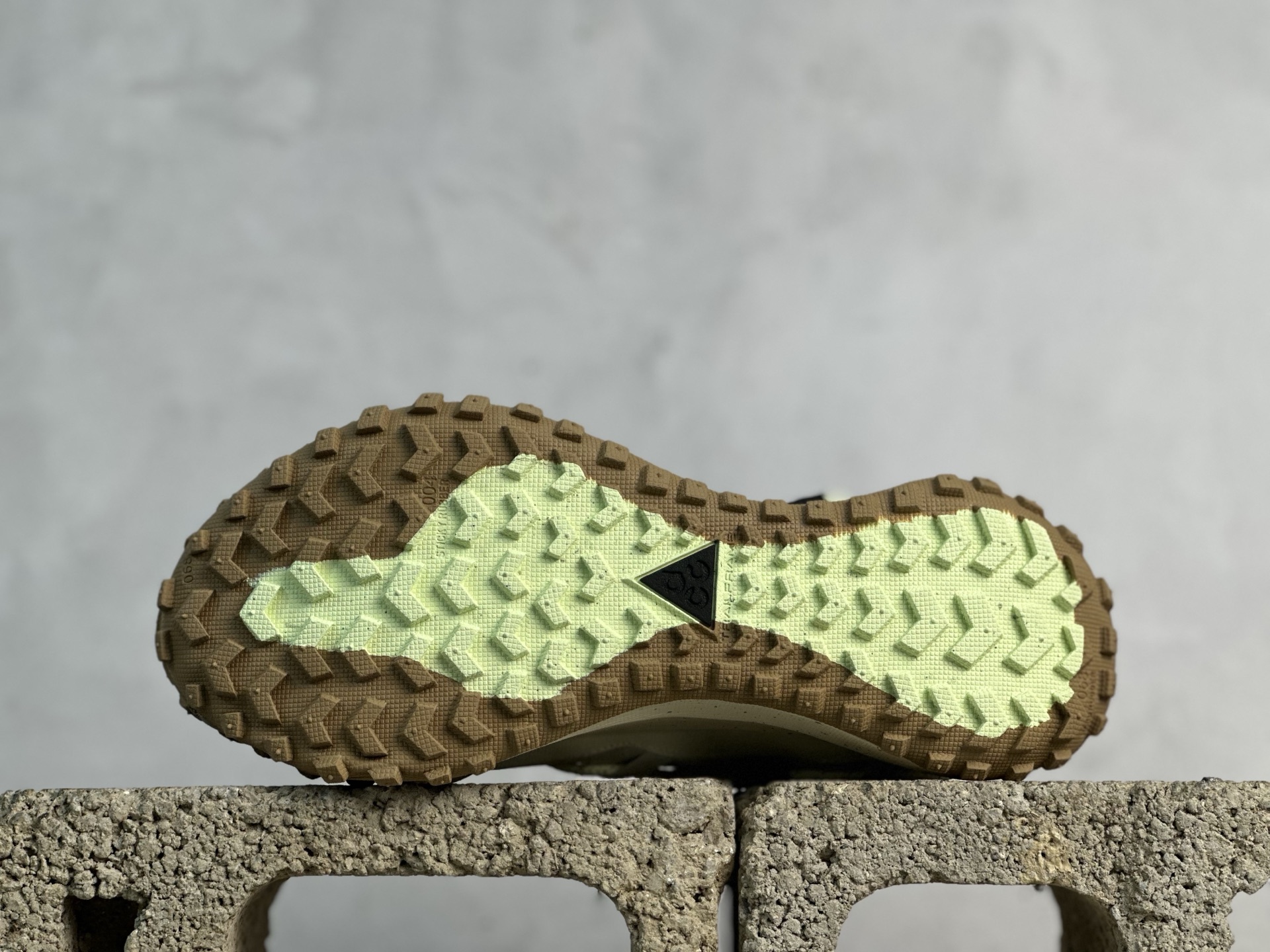 Nk ACG Mountain Fly Low GTX SE 户外登山运动鞋 DD2861-002-莆田鞋,莆田鞋货源,高仿鞋,高仿鞋货源,安福档口,莆田高仿鞋,莆田鞋批发,高仿鞋批发,莆田高仿运动鞋,高仿运动鞋,莆田运动鞋 Nk ACG Mountain Fly Low GTX SE 户外登山运动鞋 DD2861-002