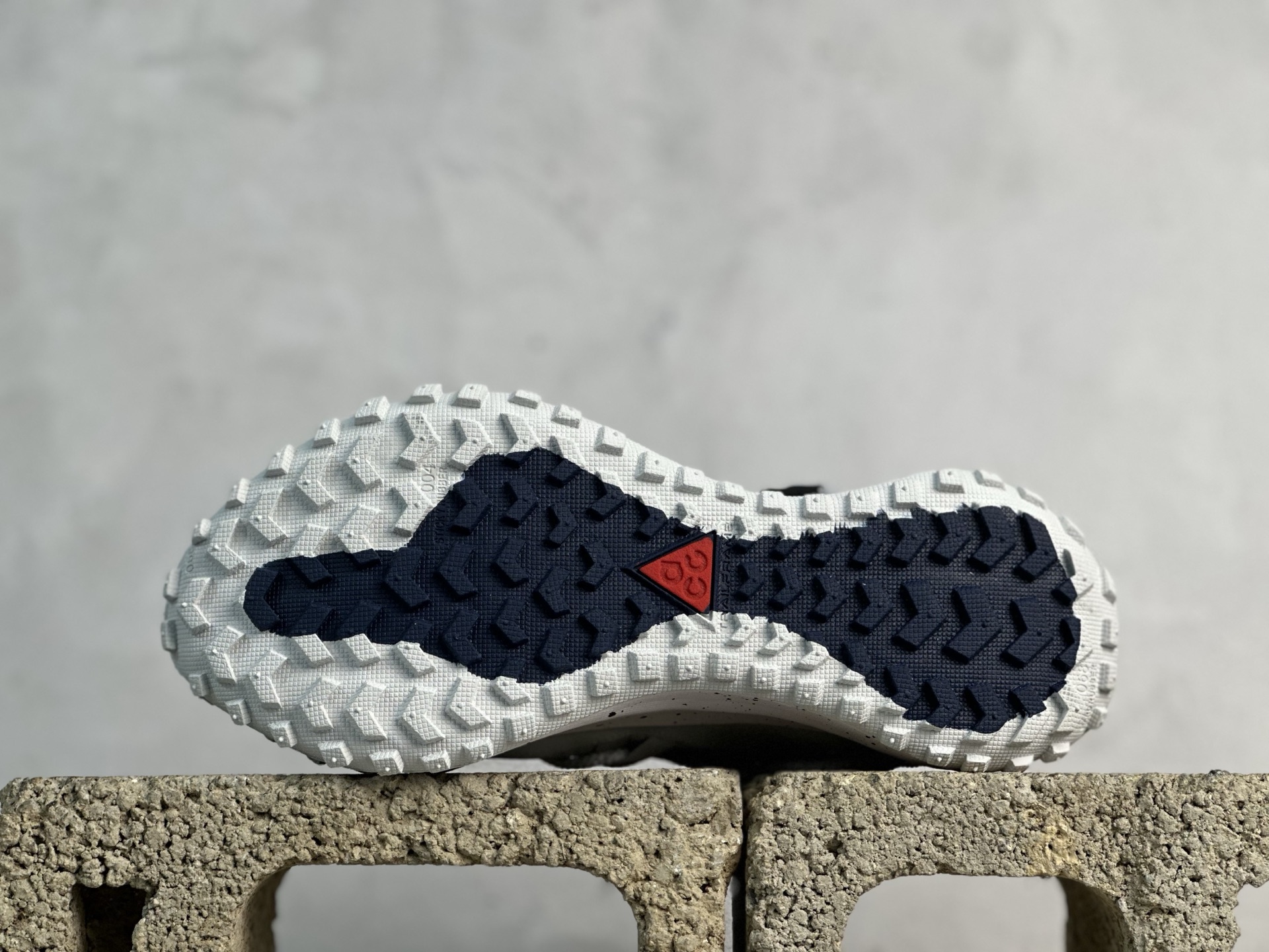 Nk ACG Mountain Fly Low GTX SE 户外登山运动鞋 DX6675-001-莆田鞋,莆田鞋货源,高仿鞋,高仿鞋货源,安福档口,莆田高仿鞋,莆田鞋批发,高仿鞋批发,莆田高仿运动鞋,高仿运动鞋,莆田运动鞋 Nk ACG Mountain Fly Low GTX SE 户外登山运动鞋 DX6675-001