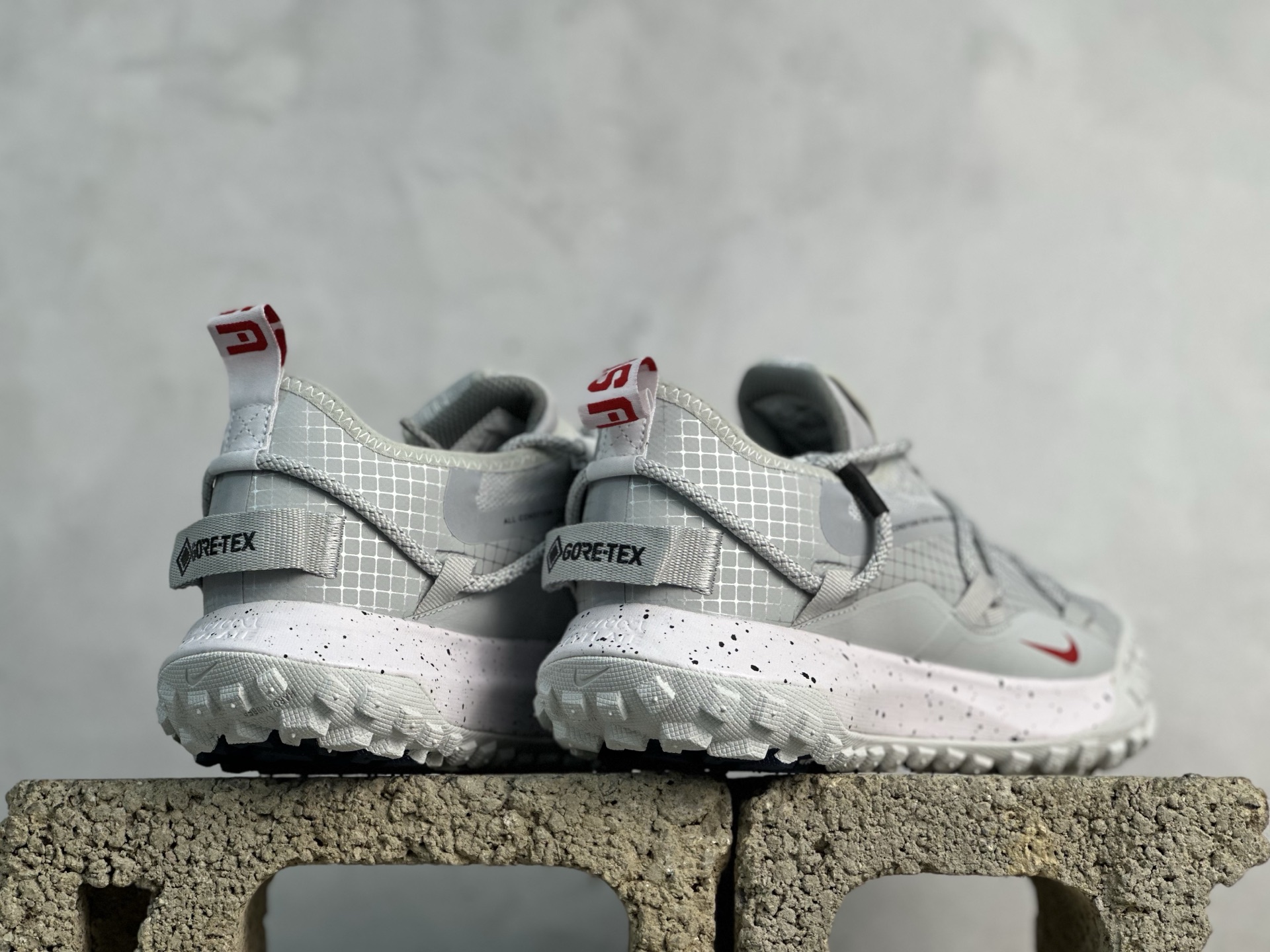 Nk ACG Mountain Fly Low GTX SE 户外登山运动鞋 DX6675-001-莆田鞋,莆田鞋货源,高仿鞋,高仿鞋货源,安福档口,莆田高仿鞋,莆田鞋批发,高仿鞋批发,莆田高仿运动鞋,高仿运动鞋,莆田运动鞋 Nk ACG Mountain Fly Low GTX SE 户外登山运动鞋 DX6675-001