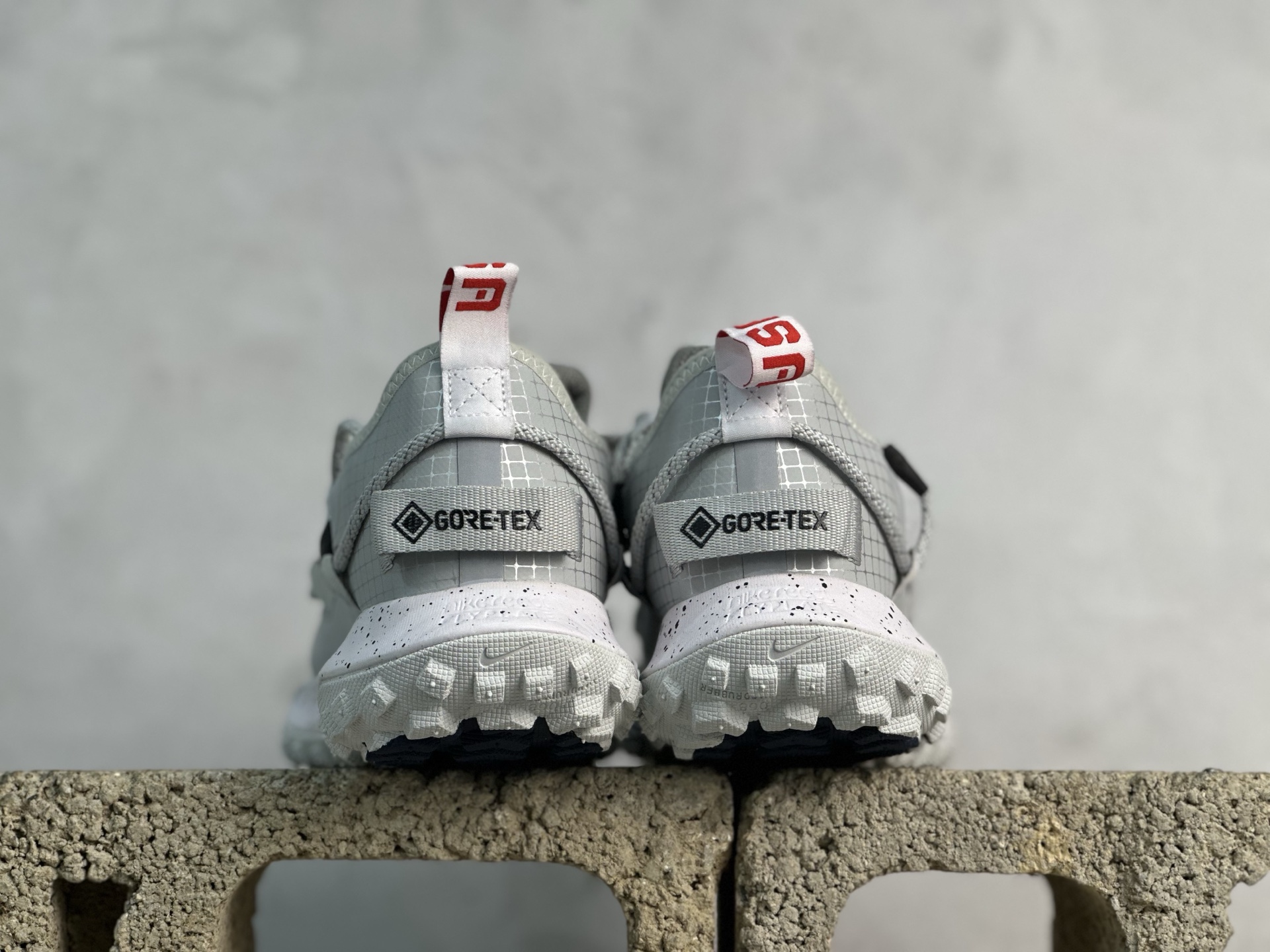 Nk ACG Mountain Fly Low GTX SE 户外登山运动鞋 DX6675-001-莆田鞋,莆田鞋货源,高仿鞋,高仿鞋货源,安福档口,莆田高仿鞋,莆田鞋批发,高仿鞋批发,莆田高仿运动鞋,高仿运动鞋,莆田运动鞋 Nk ACG Mountain Fly Low GTX SE 户外登山运动鞋 DX6675-001