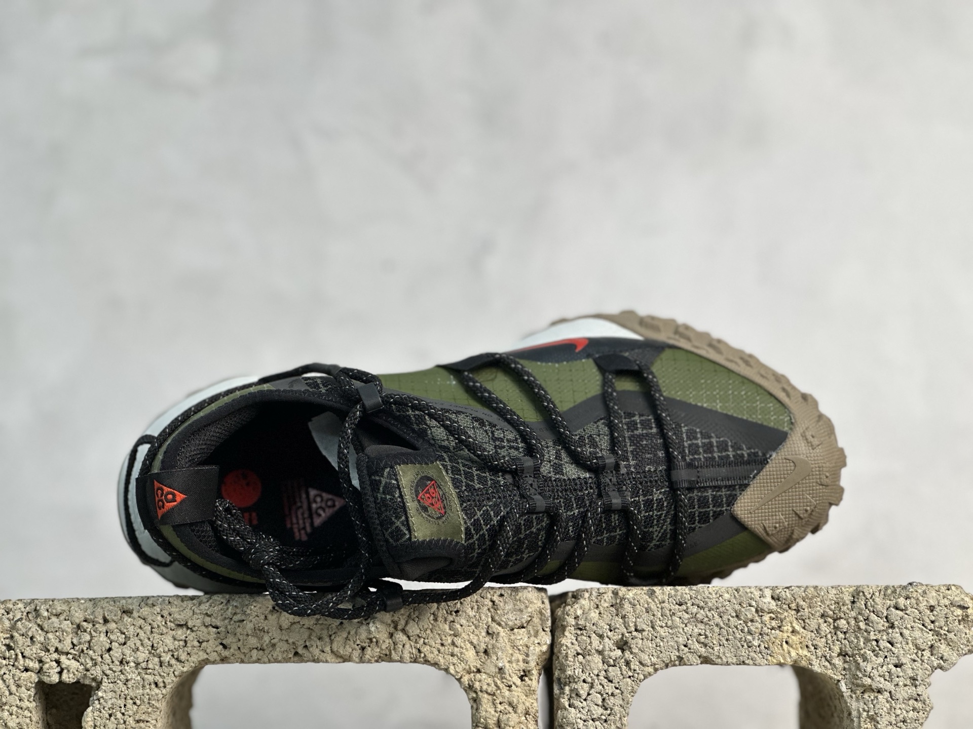 Nk ACG Mountain Fly Low GTX SE 户外登山运动鞋 DO9394-300