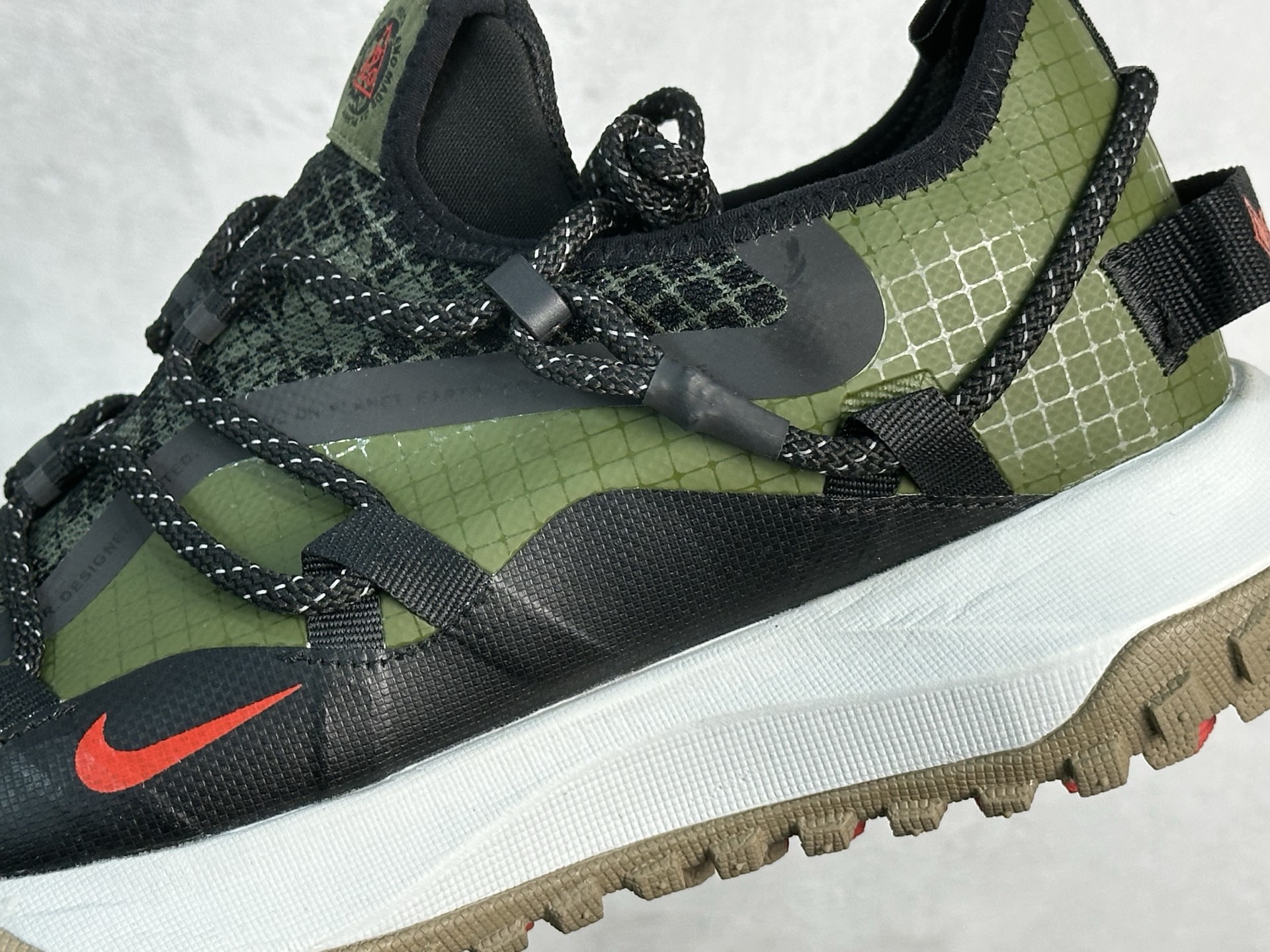 Nk ACG Mountain Fly Low GTX SE 户外登山运动鞋 DO9394-300