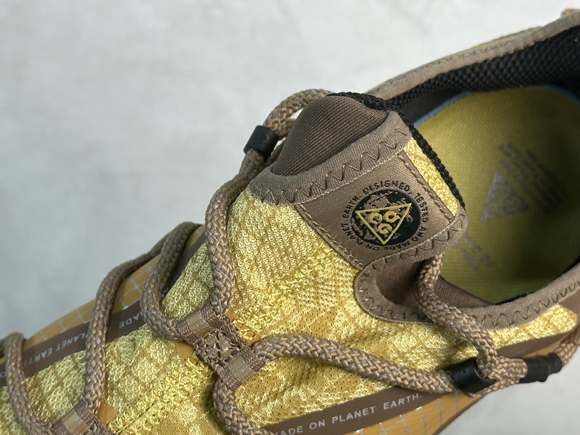 200 Nk ACG Mountain Fly Low GTX SE 户外登山运动鞋 DD2861-007