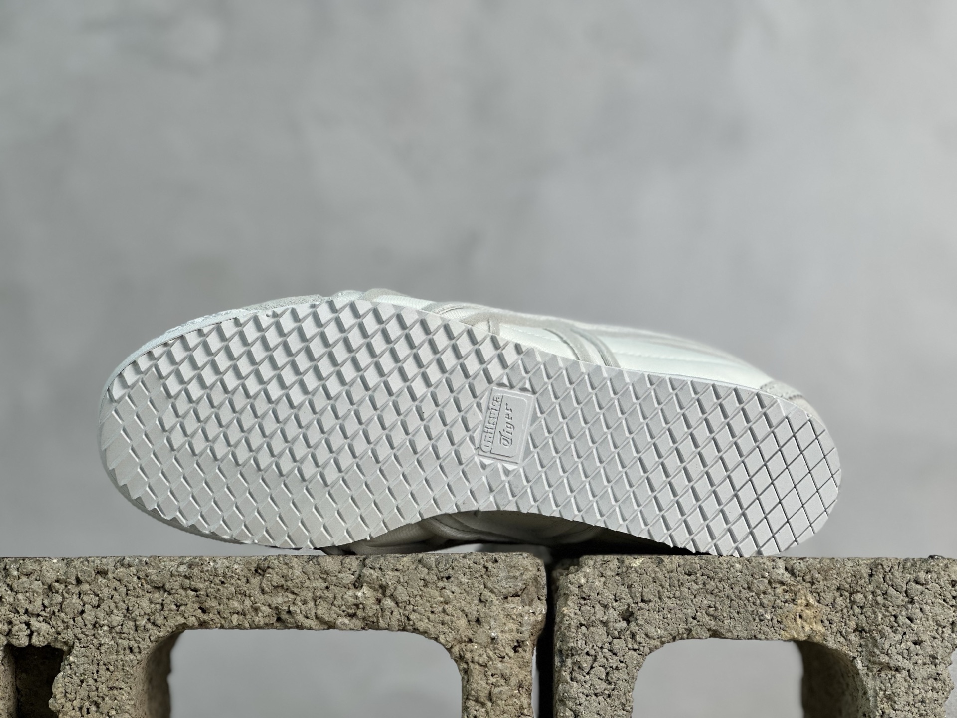 鬼塚虎/Onitsuka Tiger Mexico 66 SD 墨西哥升级版系列低帮复古经典虎爪百搭休闲皮革慢跑鞋 米色 海绵-莆田鞋,莆田鞋货源,高仿鞋,高仿鞋货源,安福档口,莆田高仿鞋,莆田鞋批发,高仿鞋批发,莆田高仿运动鞋,高仿运动鞋,莆田运动鞋 鬼塚虎/Onitsuka Tiger Mexico 66 SD 墨西哥升级版系列低帮复古经典虎爪百搭休闲皮革慢跑鞋 米色 海绵