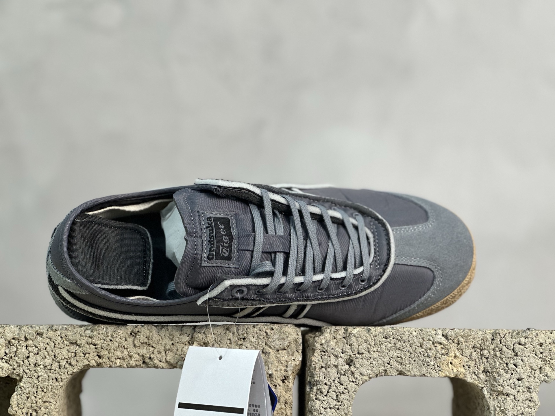 鬼塚虎/Onitsuka Tiger Mexico 66 SD 墨西哥升级版系列低帮复古经典虎爪百搭休闲皮革慢跑鞋 碳灰 海绵-莆田鞋,莆田鞋货源,高仿鞋,高仿鞋货源,安福档口,莆田高仿鞋,莆田鞋批发,高仿鞋批发,莆田高仿运动鞋,高仿运动鞋,莆田运动鞋 鬼塚虎/Onitsuka Tiger Mexico 66 SD 墨西哥升级版系列低帮复古经典虎爪百搭休闲皮革慢跑鞋 碳灰 海绵