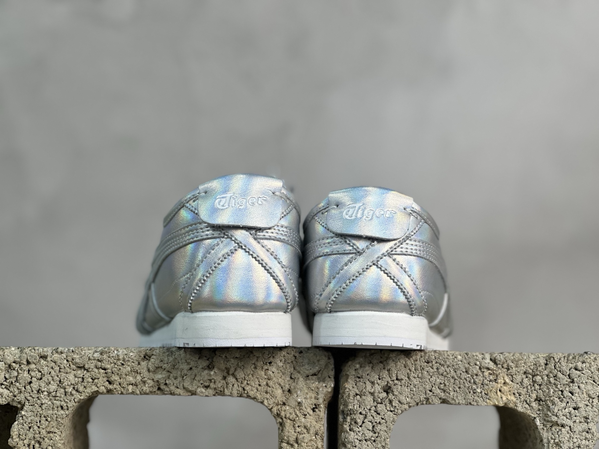 鬼塚虎/Onitsuka Tiger Mexico 66 SD 墨西哥升级版系列低帮复古经典虎爪百搭休闲皮革慢跑鞋 镭射银