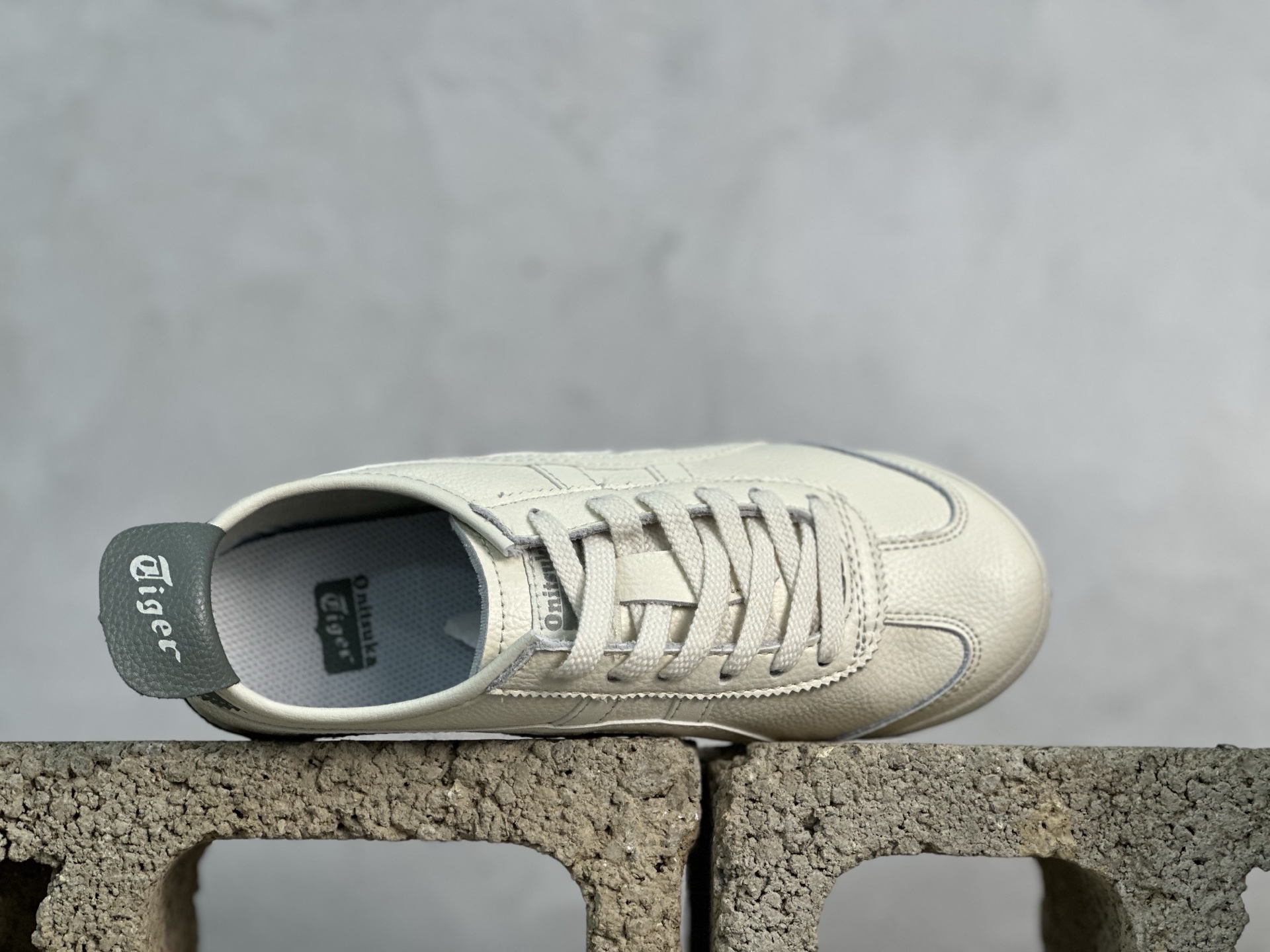 ASICS Tiger Mexico 66 天猫专供 亚瑟士 鬼冢虎阿斯克斯经典休闲跑鞋 皮面 1183B781-103 头层皮面