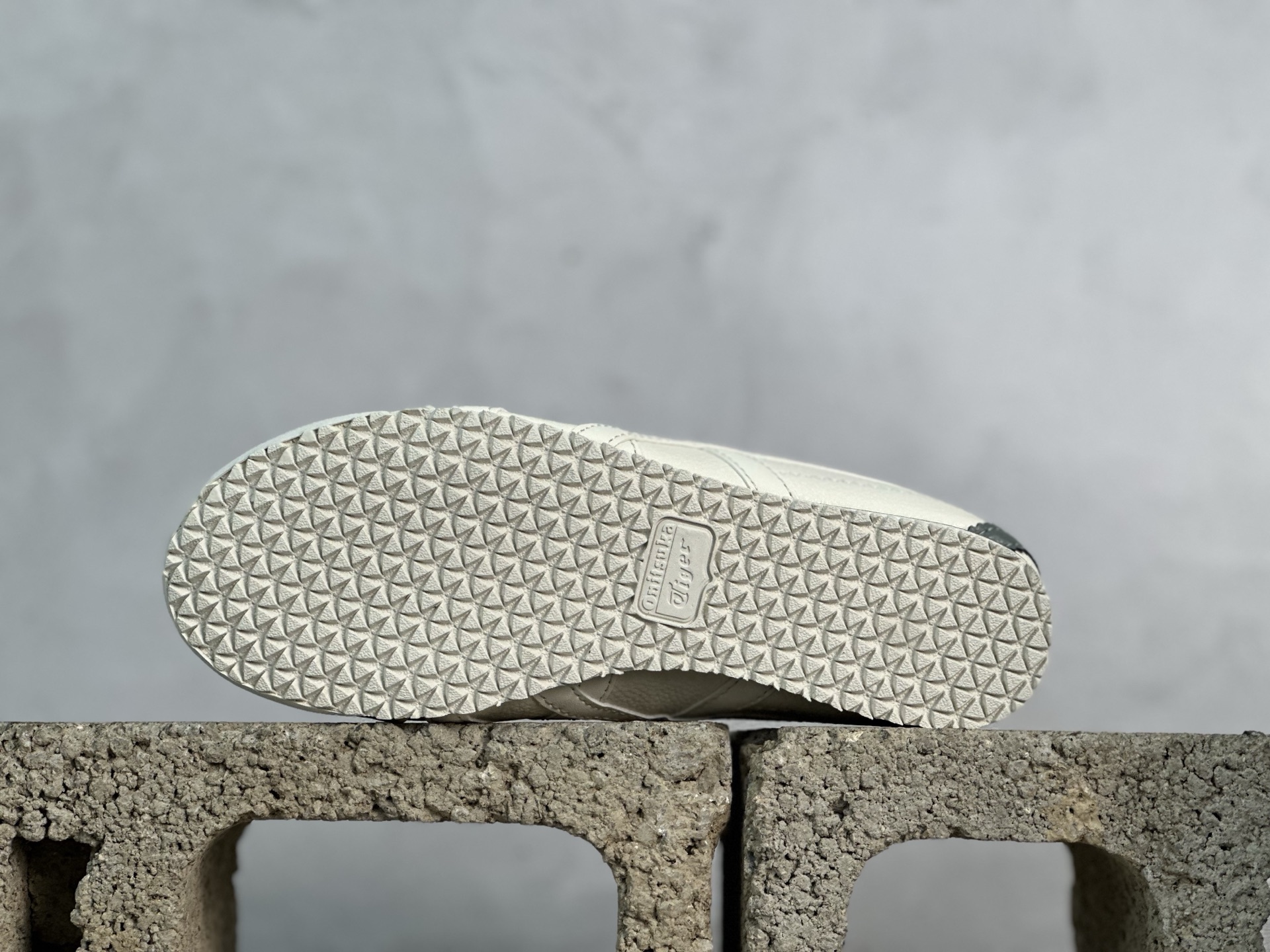 ASICS Tiger Mexico 66 天猫专供 亚瑟士 鬼冢虎阿斯克斯经典休闲跑鞋 皮面 1183B781-103 头层皮面