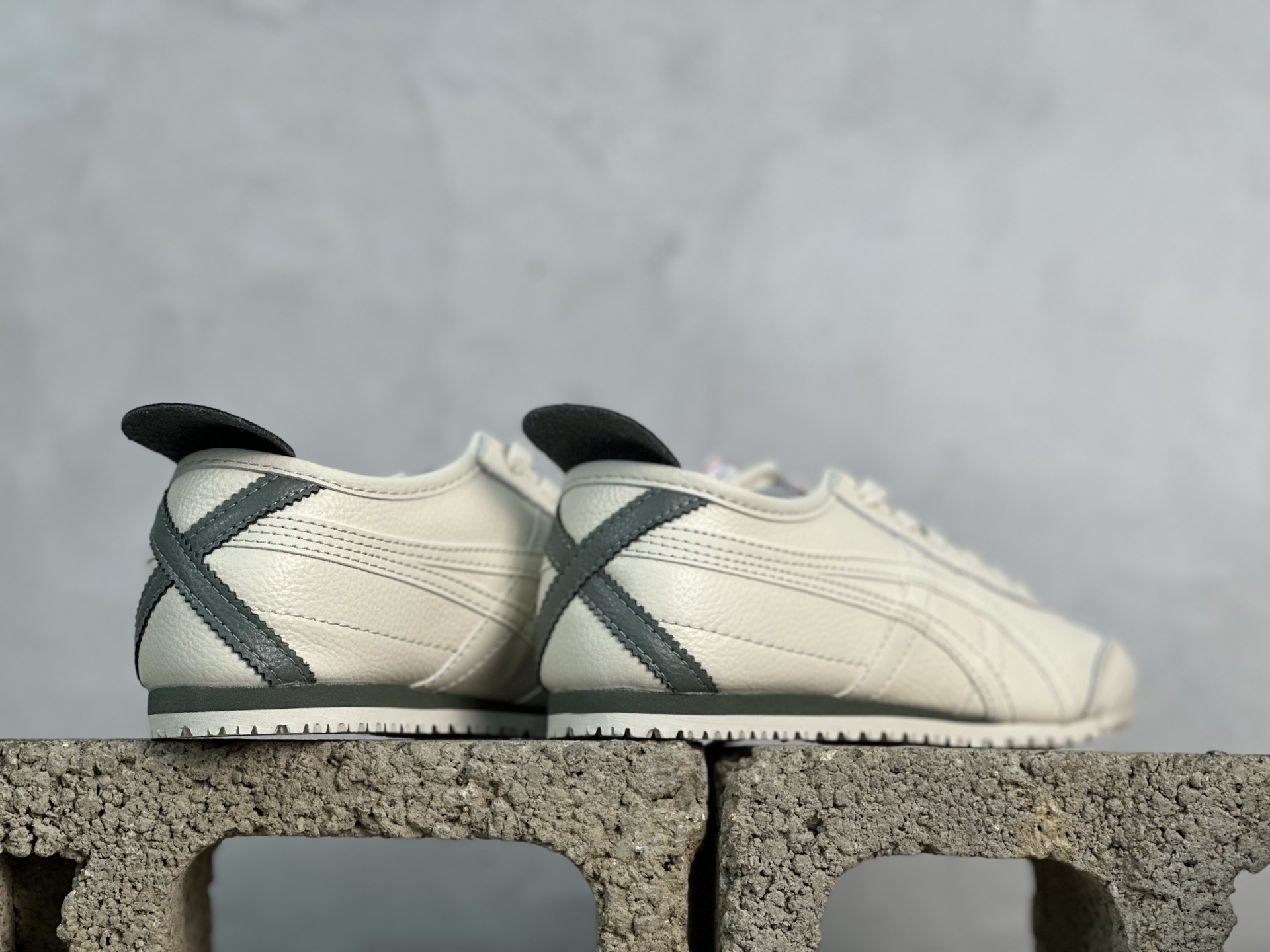 ASICS Tiger Mexico 66 天猫专供 亚瑟士 鬼冢虎阿斯克斯经典休闲跑鞋 皮面 1183B781-103 头层皮面