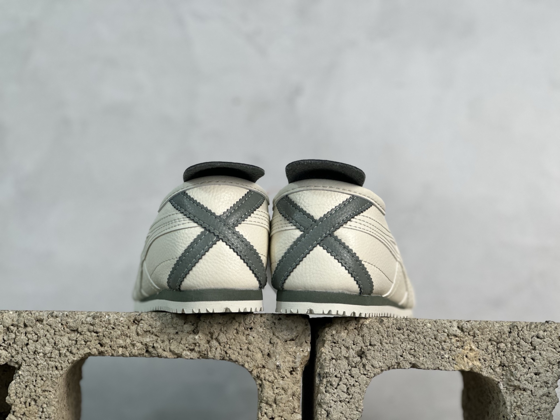 ASICS Tiger Mexico 66 天猫专供 亚瑟士 鬼冢虎阿斯克斯经典休闲跑鞋 皮面 1183B781-103 头层皮面