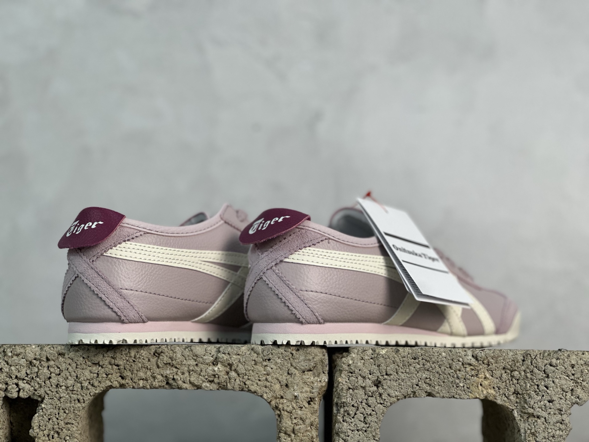 ASICS Tiger Mexico 66 天猫专供 亚瑟士 鬼冢虎阿斯克斯经典休闲跑鞋 皮面 1183B771-703 头层皮面-莆田鞋,莆田鞋货源,高仿鞋,高仿鞋货源,安福档口,莆田高仿鞋,莆田鞋批发,高仿鞋批发,莆田高仿运动鞋,高仿运动鞋,莆田运动鞋 ASICS Tiger Mexico 66 天猫专供 亚瑟士 鬼冢虎阿斯克斯经典休闲跑鞋 皮面 1183B771-703 头层皮面