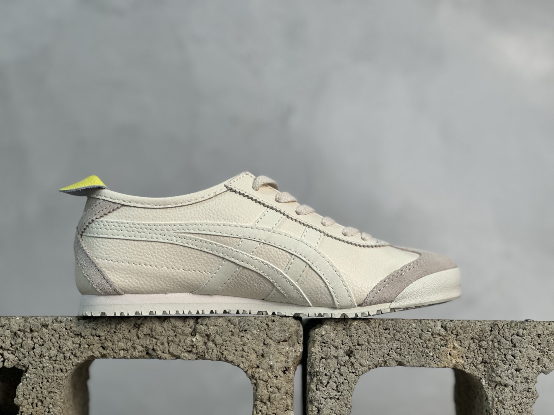 ASICS Tiger Mexico 66 天猫专供 亚瑟士 鬼冢虎阿斯克斯经典休闲跑鞋 皮面 1183B771-702 头层皮面-莆田鞋,莆田鞋货源,高仿鞋,高仿鞋货源,安福档口,莆田高仿鞋,莆田鞋批发,高仿鞋批发,莆田高仿运动鞋,高仿运动鞋,莆田运动鞋 ASICS Tiger Mexico 66 天猫专供 亚瑟士 鬼冢虎阿斯克斯经典休闲跑鞋 皮面 1183B771-702 头层皮面